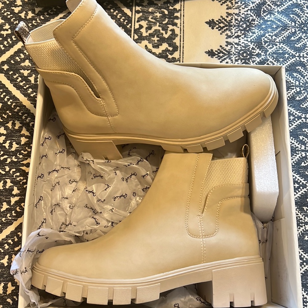 Pale tan lug boots.  Never worn, new in box!